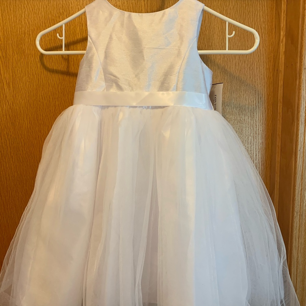 Brand New!! White flower Girl Dress Size 4